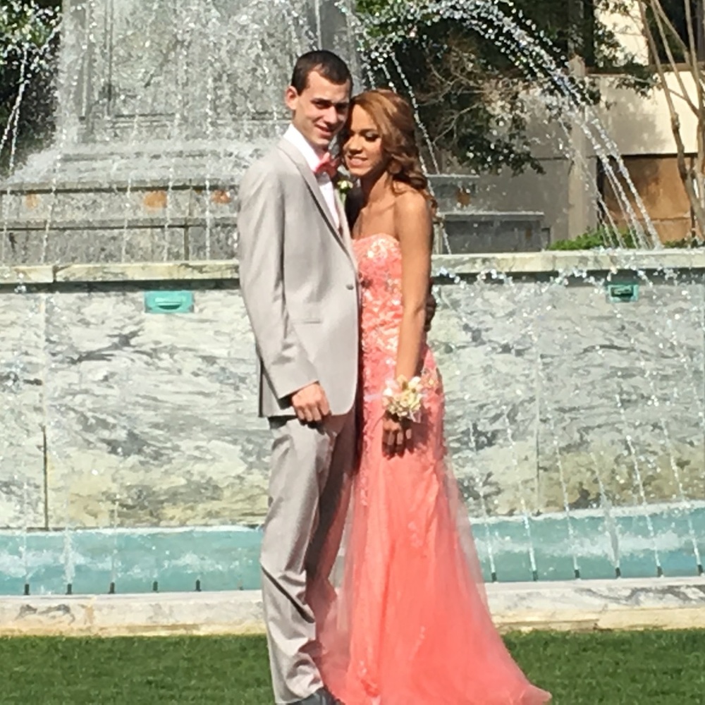 Coral prom dress - Picture 6 of 8